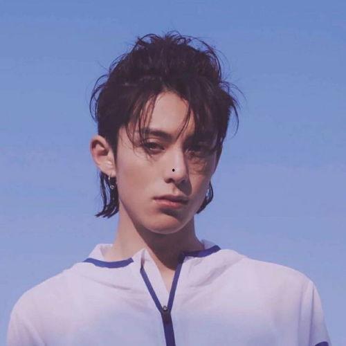 主持人爆料王鹤棣视频,主持人爆料引发热议